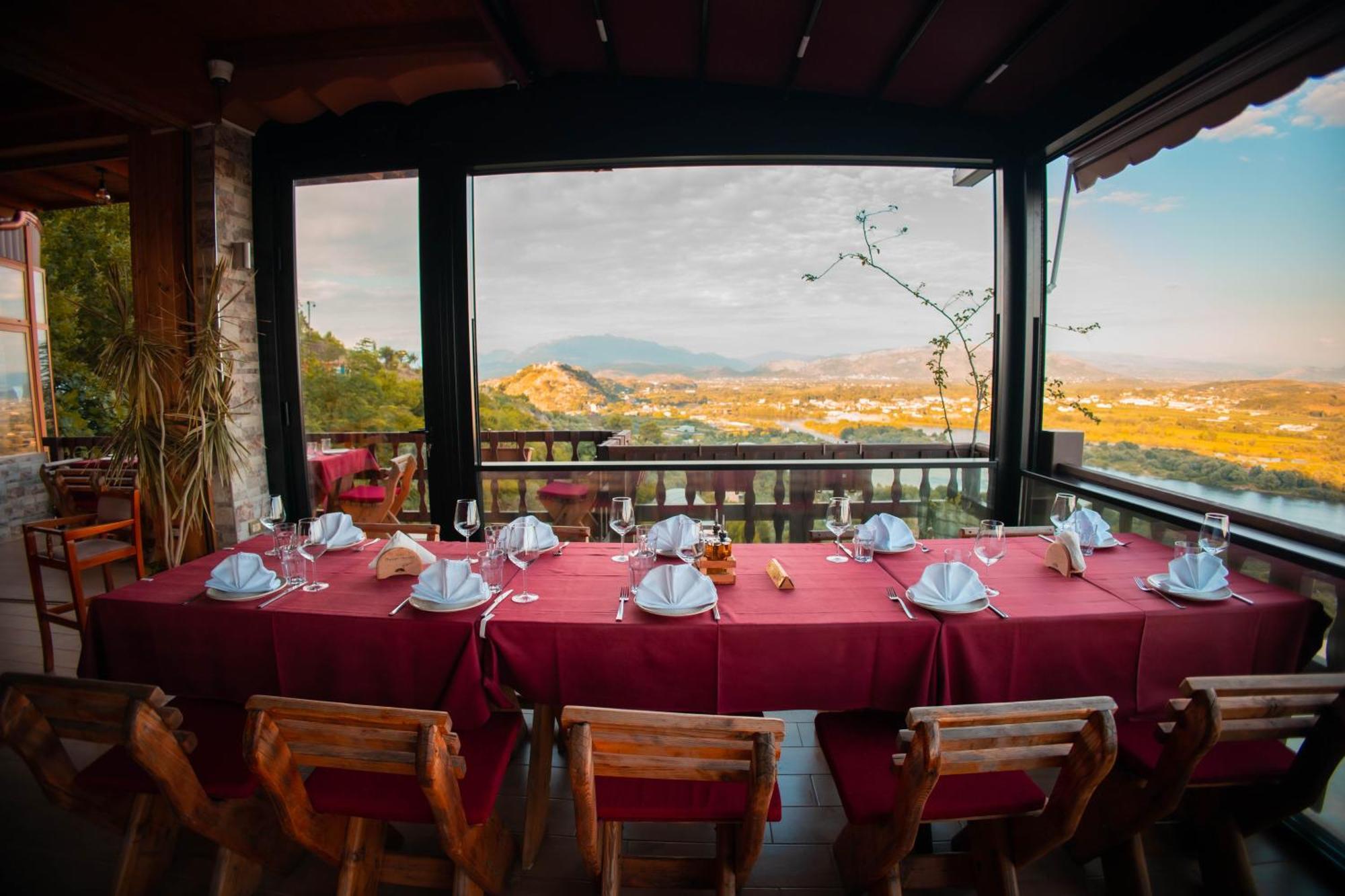 Wooden House Hotel Shkoder Exterior photo